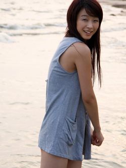 关薇绮沙滩上的人体兴凯风骚2_G0GO韩国模特裸体艺术写真